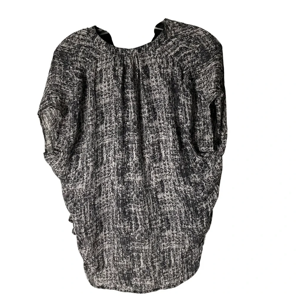 VINCE Silk Top Blouse Short Sleeve‎ Vee Placket Lightweight Black White Size XS